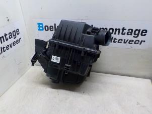 Gebruikte Luchtfilterhuis Landrover Range Rover Evoque (LVJ/LVS) 2.2 SD4 16V 5-drs. Prijs € 75,00 Margeregeling aangeboden door Boels Autodemontage