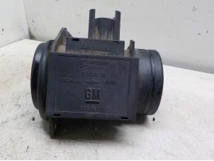 Gebruikte Luchtmassameter Opel Omega B (25/26/27) 2.5 TD Prijs € 25,00 Margeregeling aangeboden door Boels Autodemontage