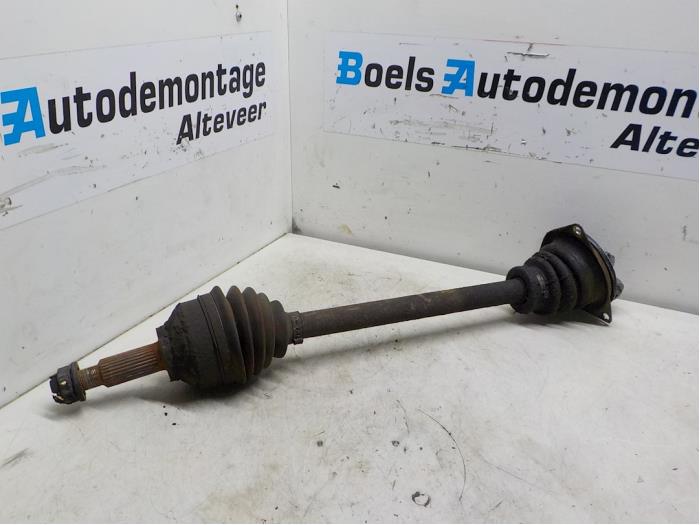 Gebruikte Aandrijfas links-voor Opel Vivaro 1.9 DI Prijs € 50,00 Margeregeling aangeboden door Boels Autodemontage