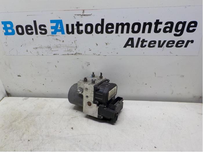 Gebruikte ABS Pomp Kia Sorento I (JC) 2.5 CRDi 16V Prijs € 50,00 Margeregeling aangeboden door Boels Autodemontage