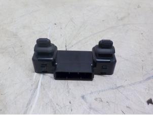 Gebruikte Ruit schakelaar elektrisch Jeep Cherokee/Liberty (KJ) 2.5 CRD 16V Prijs € 25,00 Margeregeling aangeboden door Boels Autodemontage