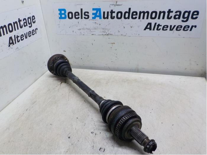 Gebruikte Aandrijfas links-achter BMW 3 serie (E90) 320d 16V Prijs € 50,00 Margeregeling aangeboden door Boels Autodemontage