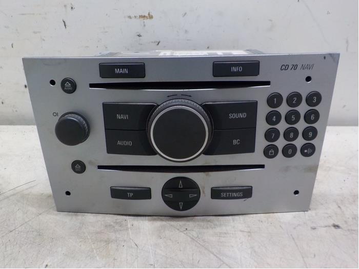 Radio CD Speler van een Opel Astra H (L48)