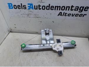 Gebruikte Ruitmechaniek 4Deurs links-achter Renault Clio IV (5R) 0.9 Energy TCE 90 12V Prijs € 25,00 Margeregeling aangeboden door Boels Autodemontage