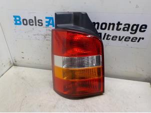 Gebruikte Achterlicht links Volkswagen Transporter T5 Prijs € 35,00 Margeregeling aangeboden door Boels Autodemontage