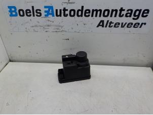 Gebruikte Pomp Elektrische Deurvergrendeling Mercedes C (W202) 1.8 C-180 16V Prijs € 35,00 Margeregeling aangeboden door Boels Autodemontage