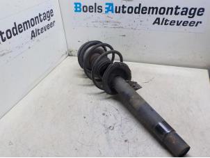 Gebruikte Schokdemperpoot links-voor BMW 3 serie (E46/4) 320d 16V Prijs € 35,00 Margeregeling aangeboden door Boels Autodemontage