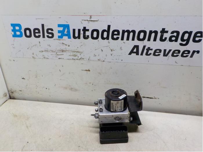 Gebruikte ABS Pomp Renault Twingo II (CN) 1.5 dCi 90 FAP Prijs € 75,00 Margeregeling aangeboden door Boels Autodemontage