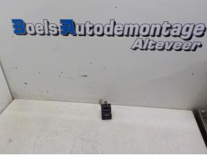 Gebruikte Schakelaar Spiegel Mazda 6 (GG12/82) 2.0i 16V Prijs € 20,00 Margeregeling aangeboden door Boels Autodemontage