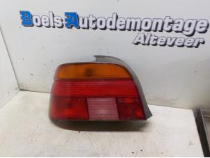 Gebruikte Achterlicht links BMW 5 serie (E39) 525 tds Prijs € 25,00 Margeregeling aangeboden door Boels Autodemontage