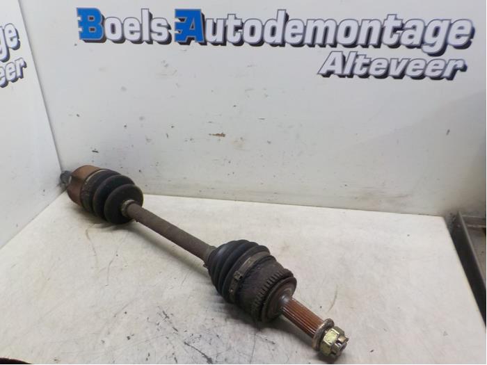 Gebruikte Aandrijfas links-voor Kia Rio II (DE) 1.6 CVVT 16V Prijs € 35,00 Margeregeling aangeboden door Boels Autodemontage