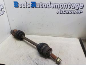 Gebruikte Steekas links-voor Kia Rio II (DE) 1.6 CVVT 16V Prijs € 35,00 Margeregeling aangeboden door Boels Autodemontage