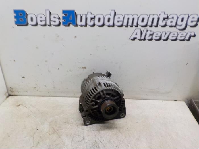 Gebruikte Alternator Volkswagen Polo III (6N1) 1.6i 75 Prijs € 25,00 Margeregeling aangeboden door Boels Autodemontage