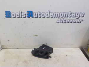 Gebruikte Luchtrooster Dashboard Hyundai i30 (FD) 1.4 CVVT 16V Prijs € 15,00 Margeregeling aangeboden door Boels Autodemontage