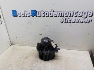 Gebruikte Kachel Ventilatiemotor BMW Mini One/Cooper (R50) 1.6 16V Cooper Prijs € 35,00 Margeregeling aangeboden door Boels Autodemontage