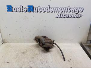 Gebruikte Remklauw (Tang) links-voor BMW Mini One/Cooper (R50) 1.6 16V Cooper Prijs € 35,00 Margeregeling aangeboden door Boels Autodemontage