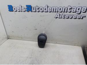 Gebruikte Schakelaar Stoelverwarming Renault Avantime (DE0) 3.0 V6 24V Prijs € 15,00 Margeregeling aangeboden door Boels Autodemontage