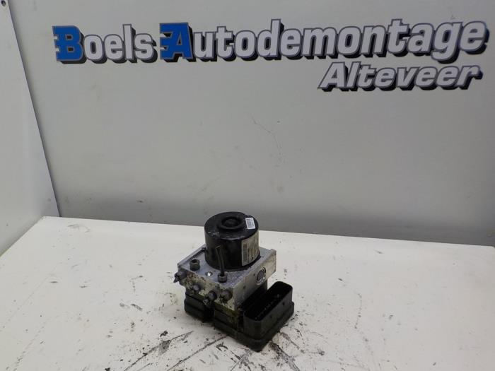 Gebruikte ABS Pomp Renault Twingo II (CN) 1.2 16V Prijs € 50,00 Margeregeling aangeboden door Boels Autodemontage