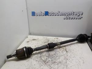 Gebruikte Steekas rechts-voor Kia Carens III (FG) 2.0i CVVT 16V Prijs € 35,00 Margeregeling aangeboden door Boels Autodemontage