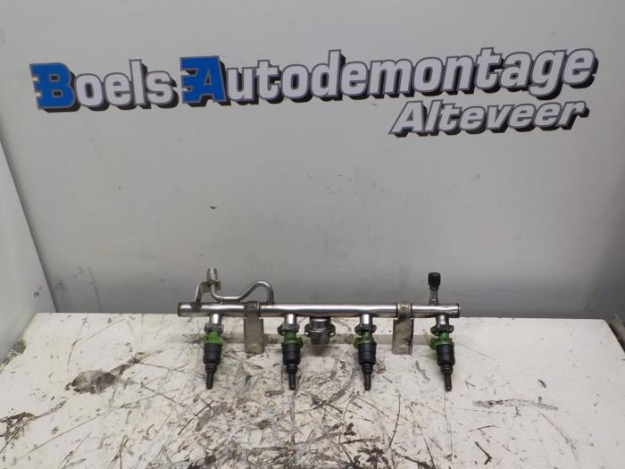 Gebruikte Injector brug Mercedes C (W203) 1.8 C-180K 16V Prijs € 35,00 Margeregeling aangeboden door Boels Autodemontage