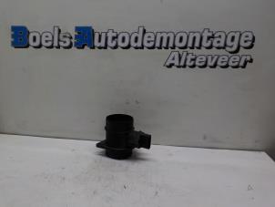Gebruikte Luchtmassameter Volkswagen Caddy III (2KA,2KH,2CA,2CH) 1.9 TDI Prijs € 35,00 Margeregeling aangeboden door Boels Autodemontage