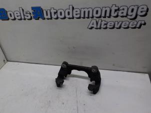 Gebruikte Remzadel links-voor Renault Grand Scénic II (JM) 1.9 dCi 100 Prijs € 20,00 Margeregeling aangeboden door Boels Autodemontage