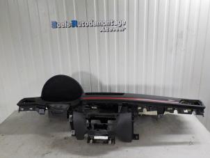 Gebruikte Dashboard Renault Megane III Grandtour (KZ) 1.5 dCi 110 Prijs € 150,00 Margeregeling aangeboden door Boels Autodemontage