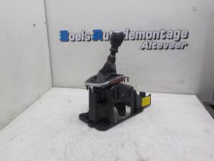 Gebruikte Versnellingspook Renault Megane III Grandtour (KZ) 1.5 dCi 110 Prijs € 45,00 Margeregeling aangeboden door Boels Autodemontage