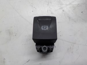 Gebruikte Handrem schakelaar Renault Megane III Grandtour (KZ) 1.5 dCi 110 Prijs € 20,00 Margeregeling aangeboden door Boels Autodemontage