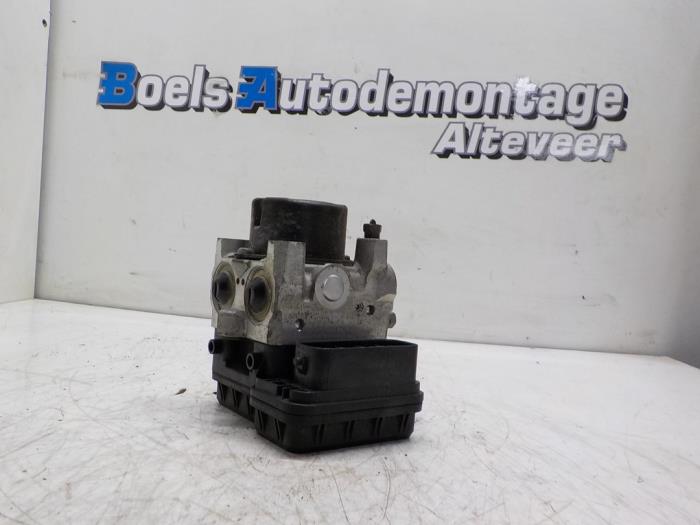 Gebruikte ABS Pomp Toyota RAV4 (A2) 2.0 16V VVT-i 4x4 Prijs € 50,00 Margeregeling aangeboden door Boels Autodemontage