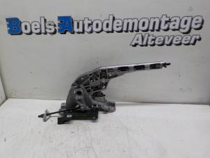 Gebruikte Handremhendel Volkswagen Golf VI (5K1) 2.0 GTI 16V Prijs € 50,00 Margeregeling aangeboden door Boels Autodemontage