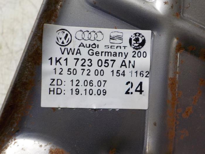 Rempedaal van een Volkswagen Golf VI (5K1) 2.0 GTI 16V 2009