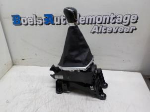 Gebruikte Versnellingspook Ford Fiesta 6 (JA8) 1.0 EcoBoost 12V 100 Prijs € 25,00 Margeregeling aangeboden door Boels Autodemontage