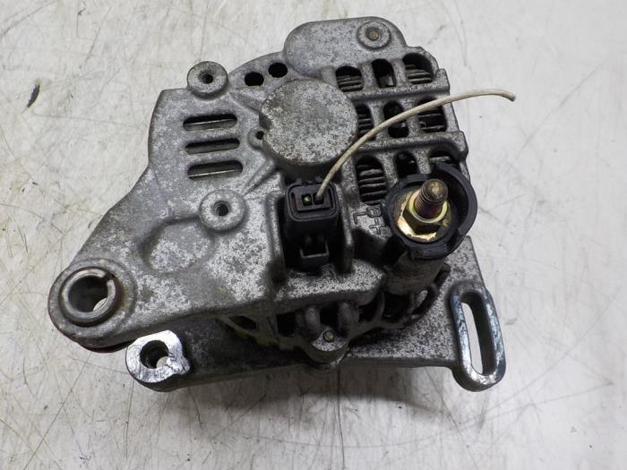 Dynamo van een Renault Clio II (BB/CB) 1.2 2002