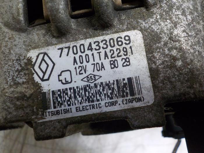 Dynamo van een Renault Clio II (BB/CB) 1.2 2002