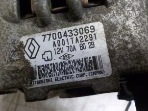 Dynamo van een Renault Clio II (BB/CB) 1.2 2002
