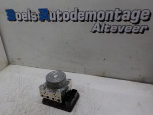 Gebruikte ABS Pomp Renault Megane IV Estate (RFBK) 1.2 Energy TCE 100 Prijs € 125,00 Margeregeling aangeboden door Boels Autodemontage