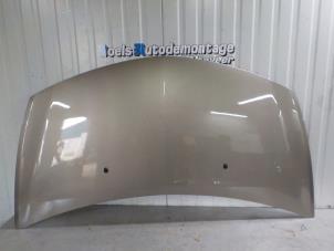 Gebruikte Motorkap Renault Clio III Estate/Grandtour (KR) 1.2 16V Prijs € 100,00 Margeregeling aangeboden door Boels Autodemontage