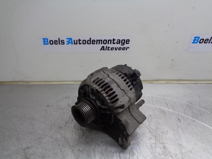 Gebruikte Alternator Volkswagen Polo III Classic (6KV2) 1.6i 75 Prijs € 25,00 Margeregeling aangeboden door Boels Autodemontage