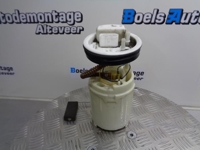 Gebruikte Brandstofpomp Elektrisch Volkswagen Polo IV (9N1/2/3) 1.2 12V Prijs € 35,00 Margeregeling aangeboden door Boels Autodemontage