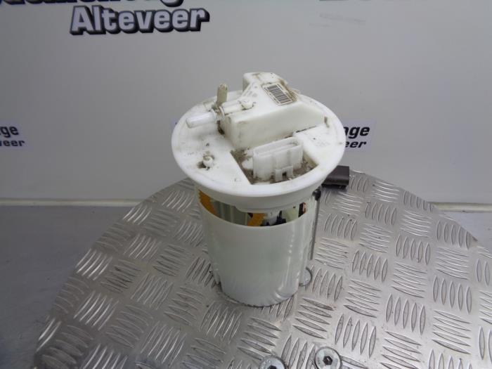 Gebruikte Tank element Pomp Ford Fiesta 6 (JA8) 1.0 EcoBoost 12V 125 Prijs € 40,00 Margeregeling aangeboden door Boels Autodemontage