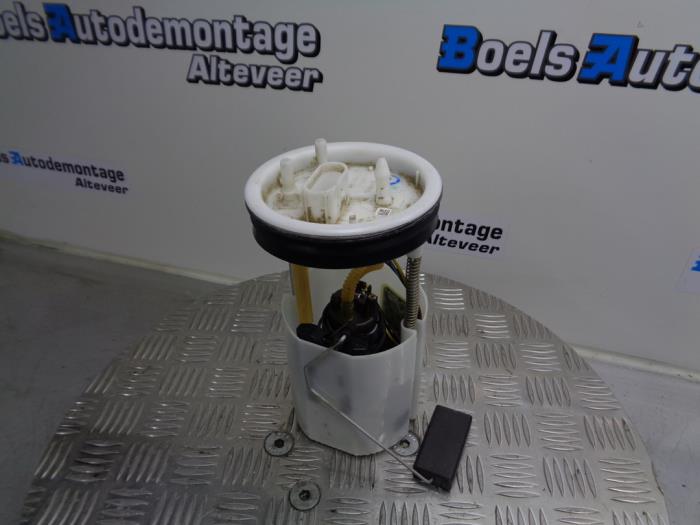 Gebruikte Tank element Pomp Volkswagen Polo V (6R) 1.0 12V BlueMotion Technology Prijs € 40,00 Margeregeling aangeboden door Boels Autodemontage