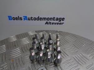 Gebruikte Wielbouten set Opel Corsa E 1.2 16V Prijs € 30,00 Margeregeling aangeboden door Boels Autodemontage