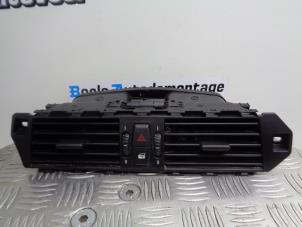 Gebruikte Luchtrooster Dashboard BMW 5 serie (E60) 530i 24V Prijs € 25,00 Margeregeling aangeboden door Boels Autodemontage