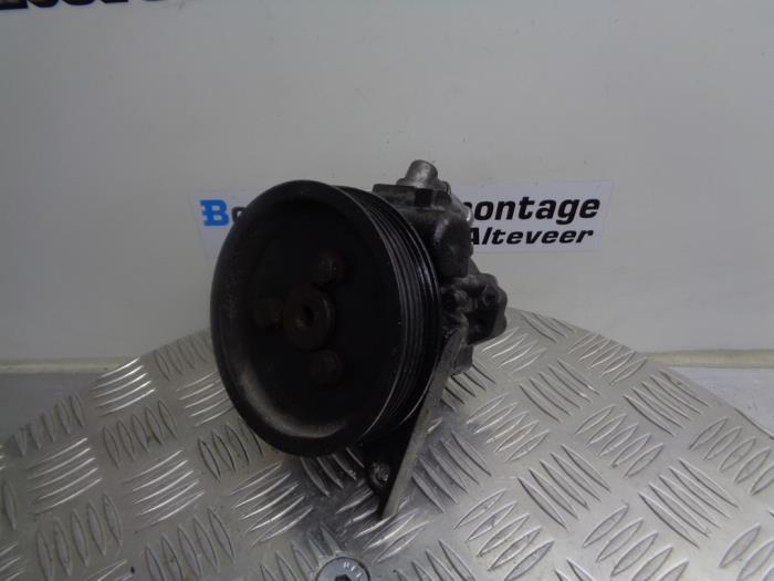 Gebruikte Servopomp BMW 5 serie (E60) 530i 24V Prijs € 50,00 Margeregeling aangeboden door Boels Autodemontage