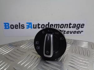 Gebruikte Licht Schakelaar Volkswagen Golf VI (5K1) 1.4 TSI 160 16V Prijs € 30,00 Margeregeling aangeboden door Boels Autodemontage