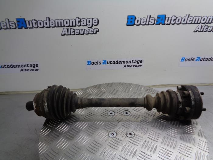Gebruikte Steekas links-voor Volkswagen Transporter/Caravelle T5 1.9 TDi Prijs € 35,00 Margeregeling aangeboden door Boels Autodemontage