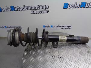 Gebruikte Schokdemperpoot links-voor BMW 1 serie (E87/87N) 116i 1.6 16V Prijs € 40,00 Margeregeling aangeboden door Boels Autodemontage