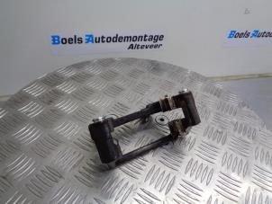 Gebruikte Remzadel rechts-achter Audi A4 Cabrio (B7) 2.0 TFSI 20V Prijs € 25,00 Margeregeling aangeboden door Boels Autodemontage