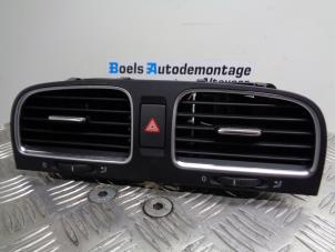 Gebruikte Luchtrooster Dashboard Volkswagen Golf VI (5K1) 2.0 GTI 16V Prijs € 40,00 Margeregeling aangeboden door Boels Autodemontage